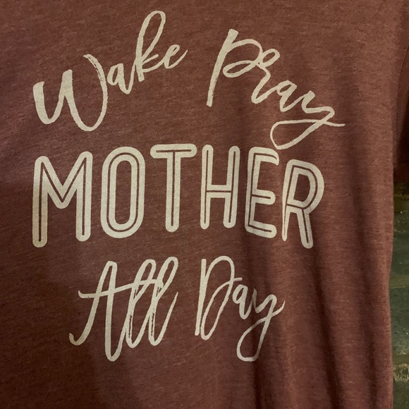 3/$25💚 Wake Pray Mother All Day tee S NEW - Picture 2 of 5
